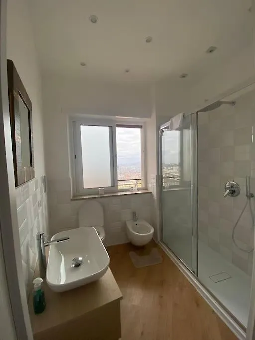 Apartment Onfire Suits: Appartamento Nel Cuore Di Napoli Italy